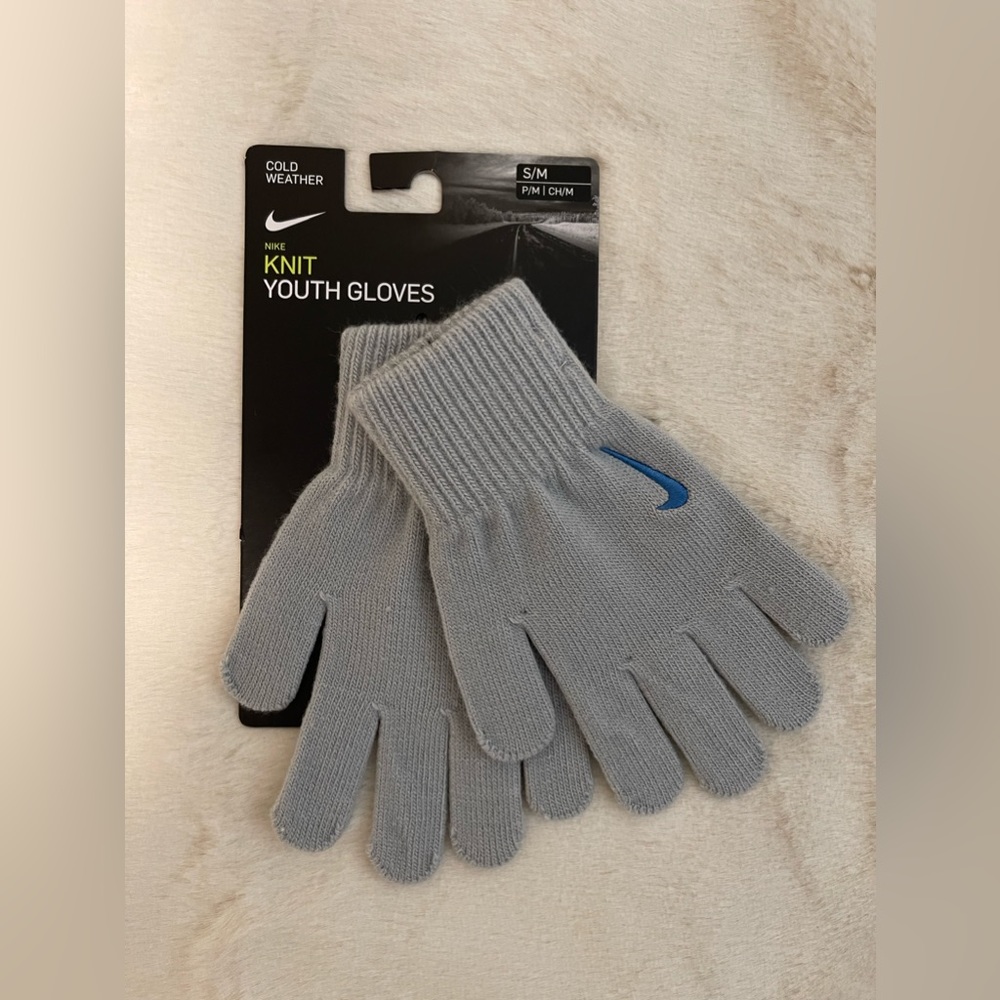 NWT Nike Knit S/M cold weather gloves